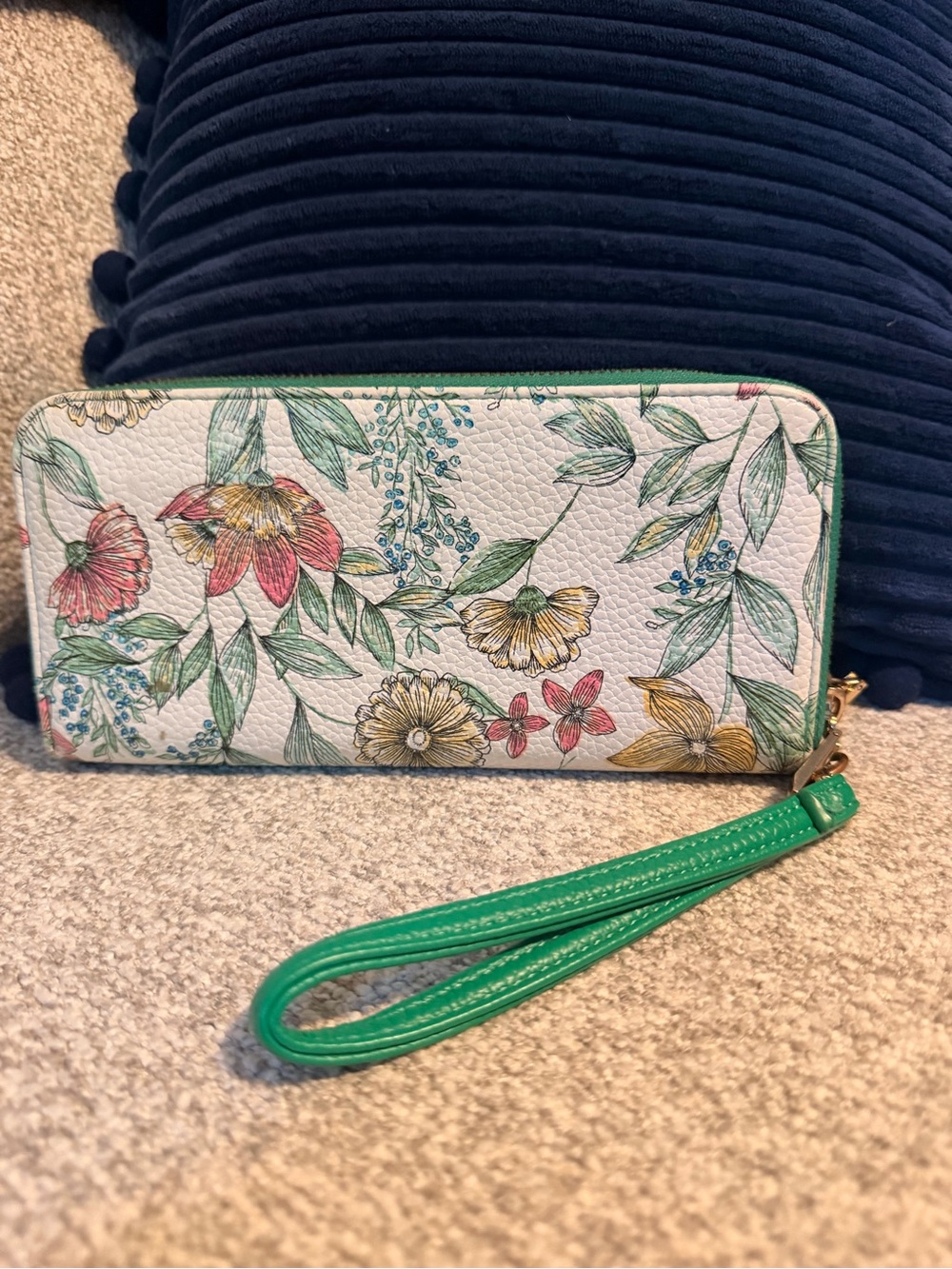 Floral Print Zip-Around Wristlet Wallet in Green Trim - NWOT